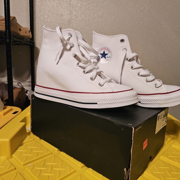 🚀 ELEVATE Your Style! White Converse Chuck Taylor All Star Wedge Sneaker!🤍 - Picture 1 of 9